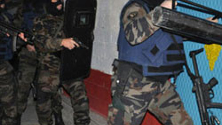 550 polisle dev operasyon!