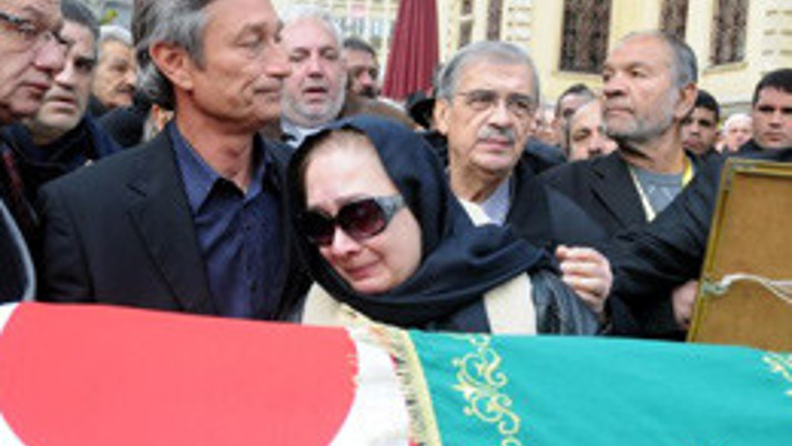 Adnan Şenses'in cenazesinde izdiham