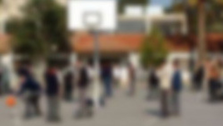 Okulda etek altı görüntü skandalı