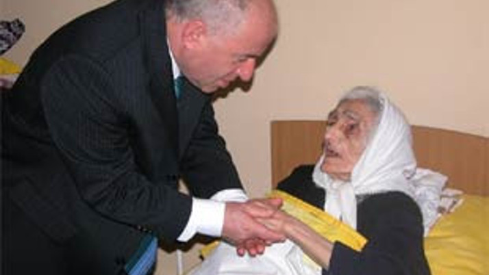 Öztürk yaşlıları ziyaret etti