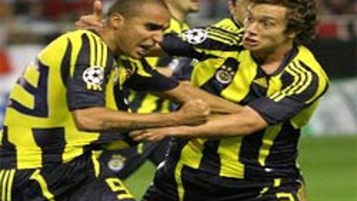 Fenerbahçe kaleyi bombalıyor