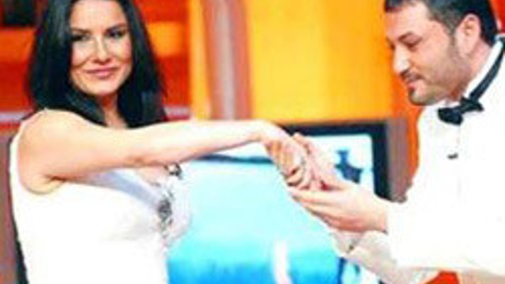 Büyük aşk şarkı oldu! 