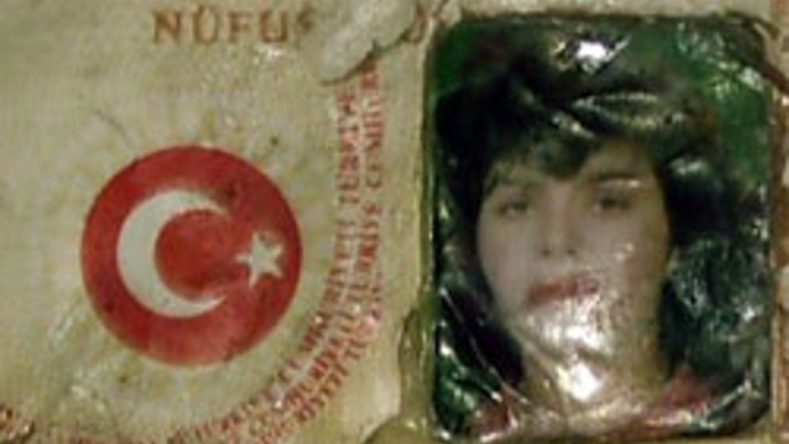 Evde cinnet geçirdi