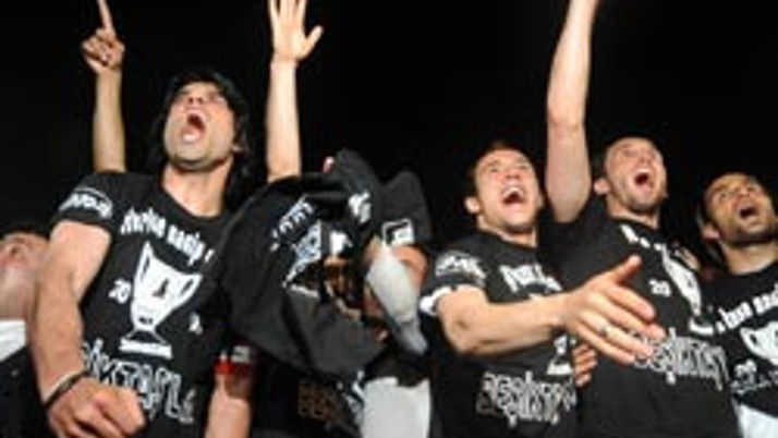 Kara Kartal zevkten 4 köşe