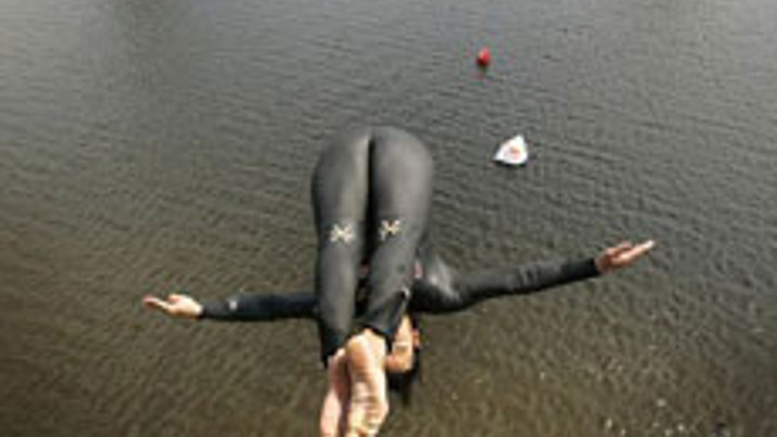 28 metre yüksekten muhteşem dalış 
