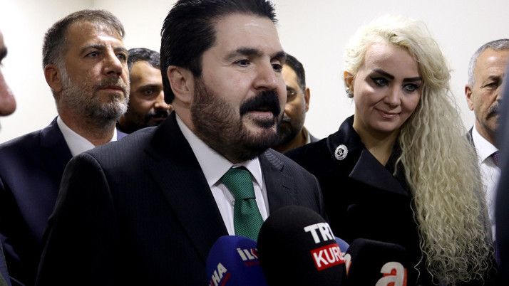 Ağrı Belediye Başkanı Savcı Sayan belediyeden x-ray cihazını söktürdü