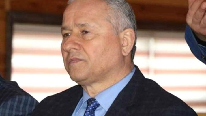 Eski muhtar belediye başkanına saldırdı ancak burnunu kırdırdı