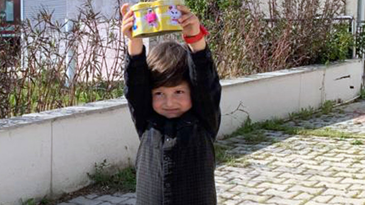 4 yaşındaki Samet, tablet almak için biriktirdiği parayı kampanyaya bağışladı