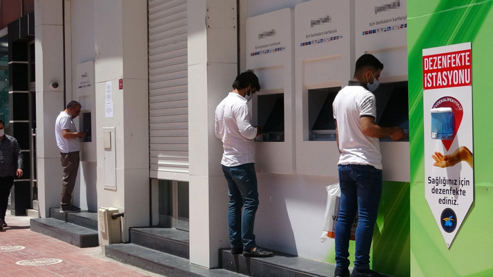 Van İpekyolu'nda personelde koronavirüs çıkınca banka şubesi kapatıldı