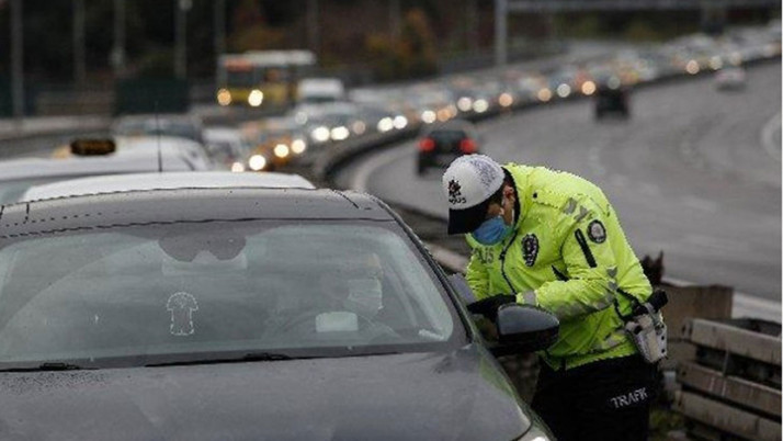 15 Temmuz Şehitler Köprüsü’nde kısıtlama denetimi! Yasağa rağmen uzun araç kuyrukları oluştu