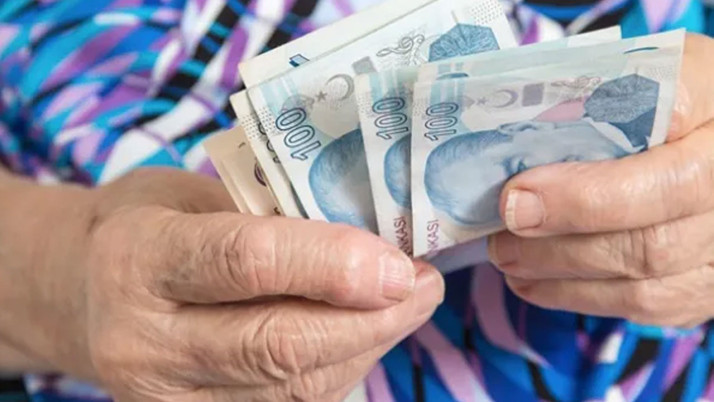 Anayasa Mahkemesi'nden kritik yaşlılık aylığı kararı! SGK'ya başvuruda o şart iptal edildi