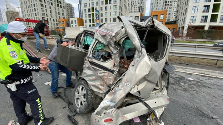 Esenyurt'ta otoyolda korkutan kaza: 5 kişi yaralandı