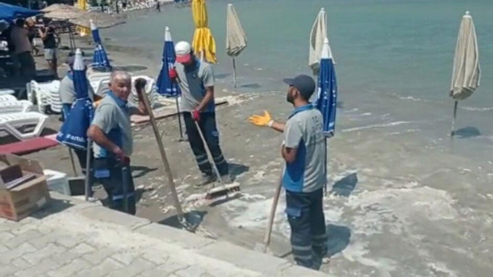 Muğla'da korkutan görüntü! Depremlerin ardından sahili kapladı