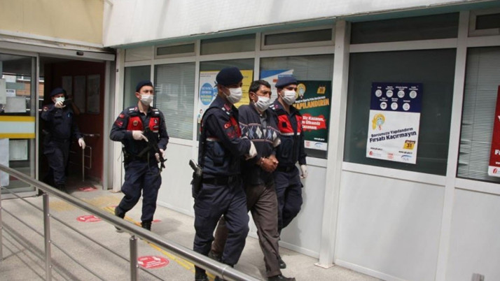 Anne-babası öldürülen genç kız: Bana sözlü tacizde bulundu