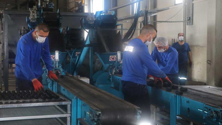 Rize'de çay çöpü ile mangal kömürü üretiliyor