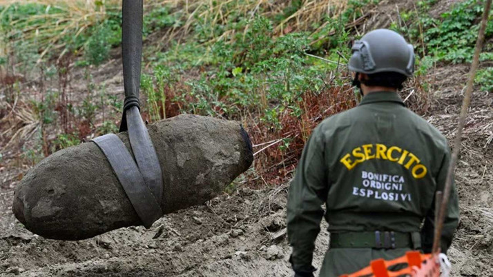 Sular çekildi 450 kg'lık bomba 78 yıl sonra ortaya çıktı