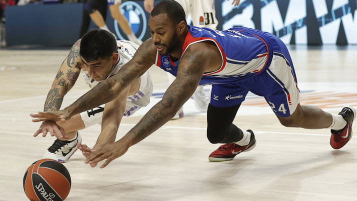 Anadolu Efes Real Madrid'e boyun eğdi: Clyburn'un çabası yetmedi!