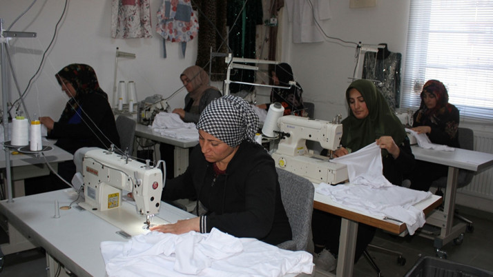 Van'da Cumhuriyetin 100. yılında 100 bin öğrenci için tişört üretildi