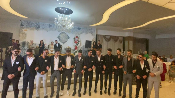 Bu şaka akılları aldı! Düğünde damada cenaze şakası herkesi güldürdü