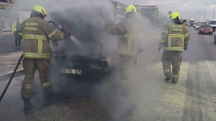 Seyir halinde yanan otomobil küle döndü!