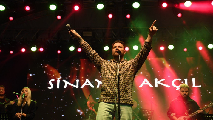 Osmangazi Meydanı’nda coşku Sinan Akçıl ile devam etti