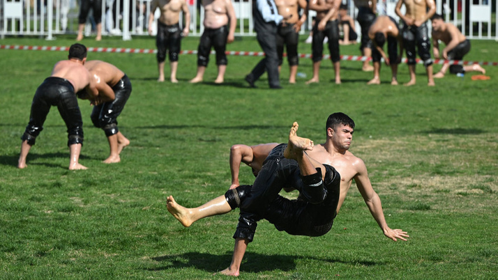 İzmir'de 38. Ulukent Yağlı Güreşleri başladı