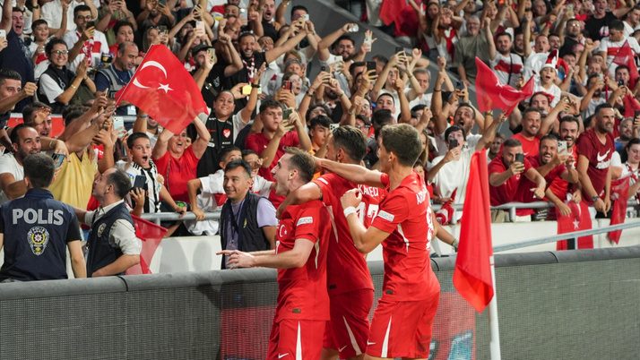 Bizim Çocuklar İzlanda'yı sahadan sildi!
