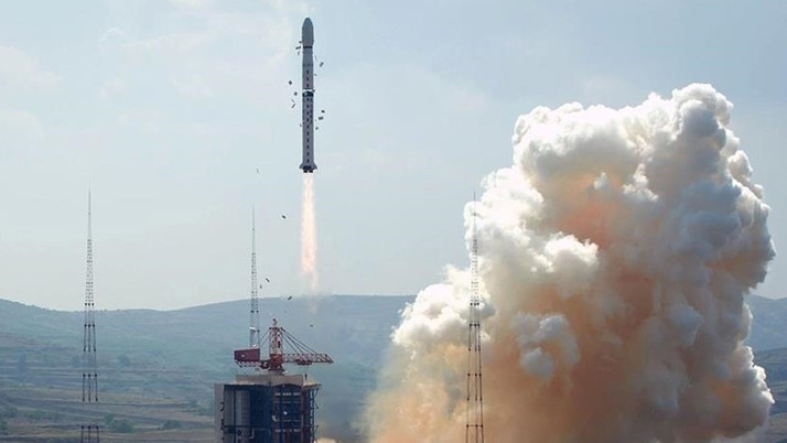 Çin, yeni geliştirdiği Licien-1 roketiyle 15 uydu fırlattı