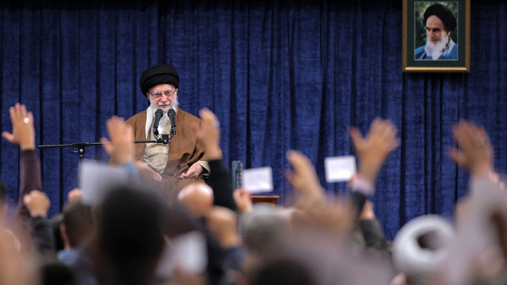 İran'da Suriye tartışması İran istihbaratından 'eleştirmeyin' uyarısı