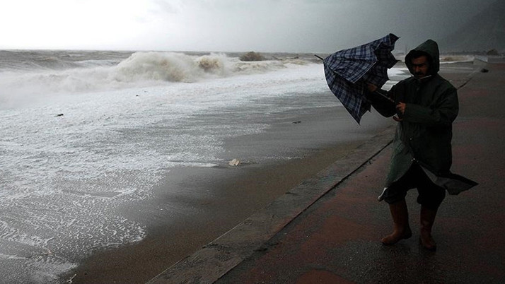 Meteoroloji'den Karadeniz ve Akdeniz'de fırtına uyarısı