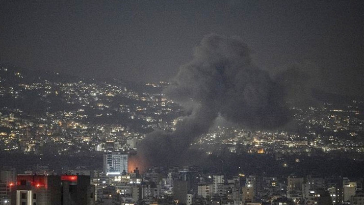 İsrail, Suriye'de Lazkiye ve Tartus'taki karargah ve mühimmat depolarını vurdu