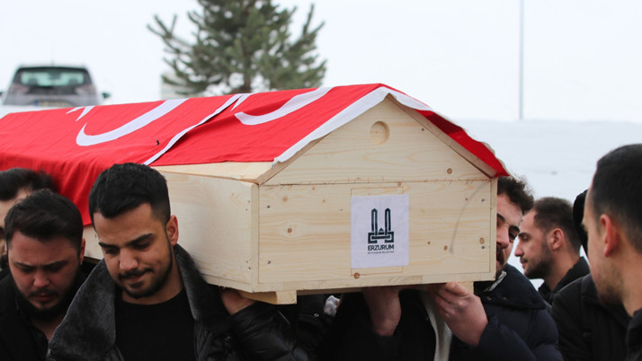 Erzurum'da çatıdan üzerine buz düşen Arif hayatını kaybetti! Gözaltı kararı...