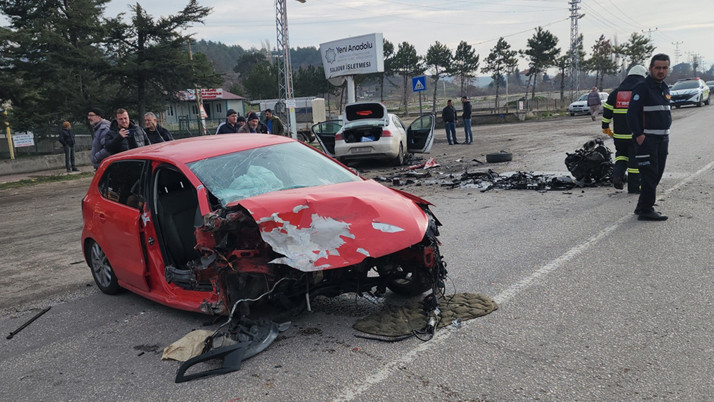 Amasya'da iki otomobilin karıştığı kazada 1'i ağır 6 kişi yaralandı