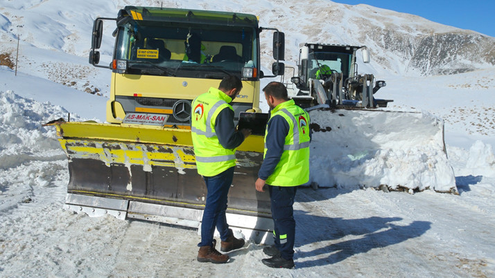 Hakkari'de kar nedeniyle 132 yerleşim yerinin yolu kapandı