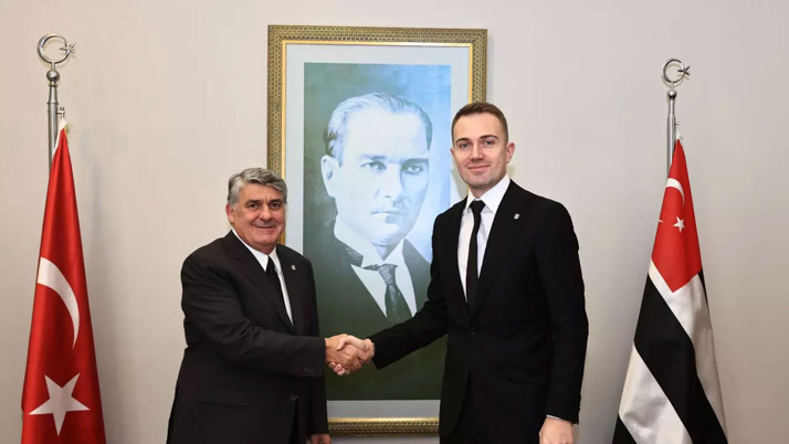 Beşiktaş, Mert Günok'un sözleşmesinin uzatıldığını açıkladı