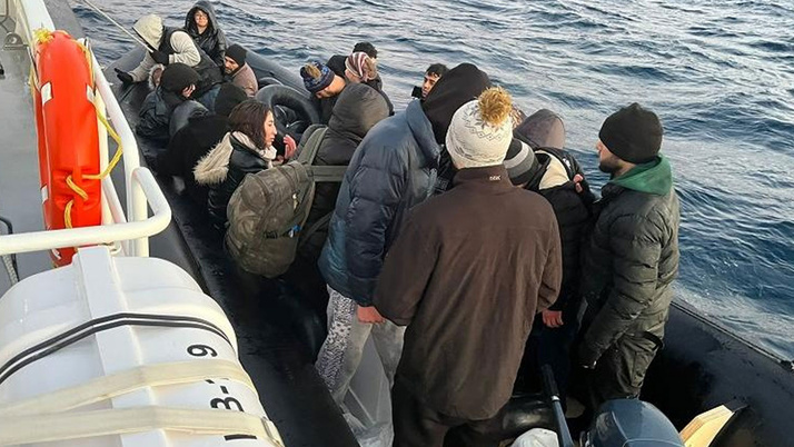 Ege Denizi'nde 32 düzensiz göçmen yakalandı