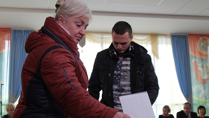 Belarus'ta halk cumhurbaşkanını seçmek için sandık başında