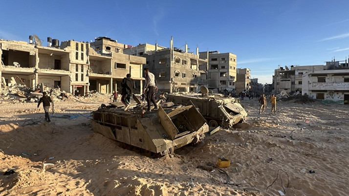 Serbest bırakılan İsrailli 4 asker, Gazze'ye hava saldırılarında "çok korktuklarını" anlattı