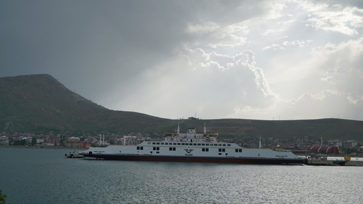 Türkiye'nin en büyük feribotları Van Gölü'nde ticareti canlandırdı