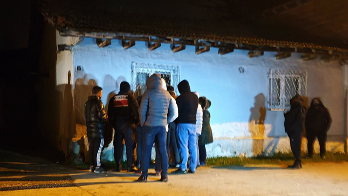 Bursa'da 2 çocuğunu rehin alan baba ikna edilmeye çalışılıyor