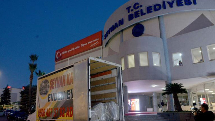 CHP'li Seyhan Belediyesi'nde icra şoku: Eşyalara el konuldu