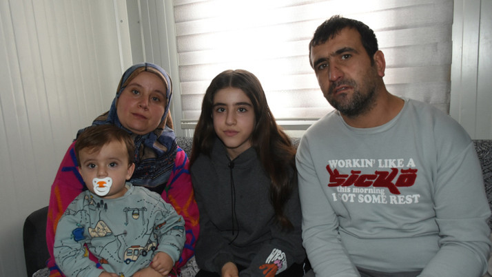 Depremde kaybettikleri evlatlarının acısını yeni çocuklarıyla dindirmeye çalışıyorlar