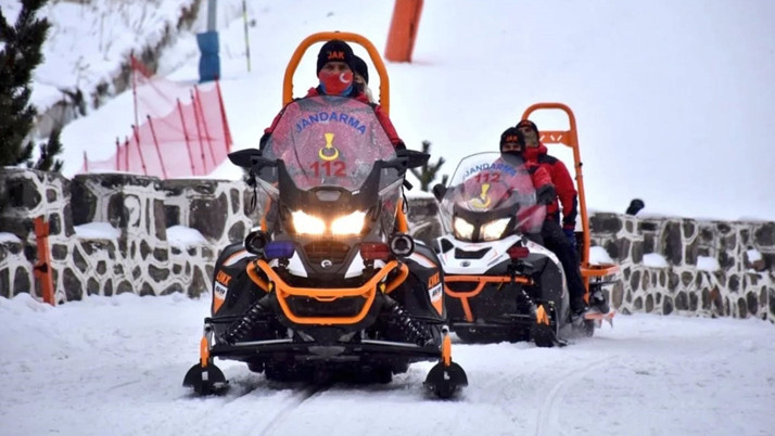 Palandöken'de jandarmanın uyarısına rağmen çığ bölgesinde kayan snowboardcuya ceza