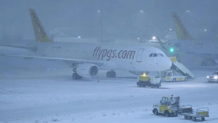 İstanbul'da kar alarmı: Sabiha Gökçen Havalimanı'nda uçuşlar azaltılıyor