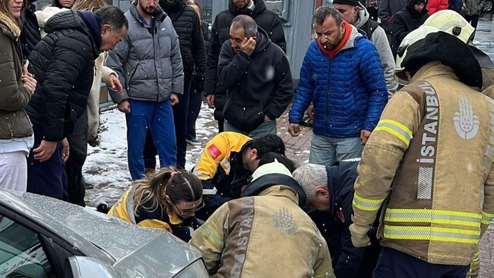 Sarıyer'de feci kaza! Önce park halindeki otomobillere ardından...