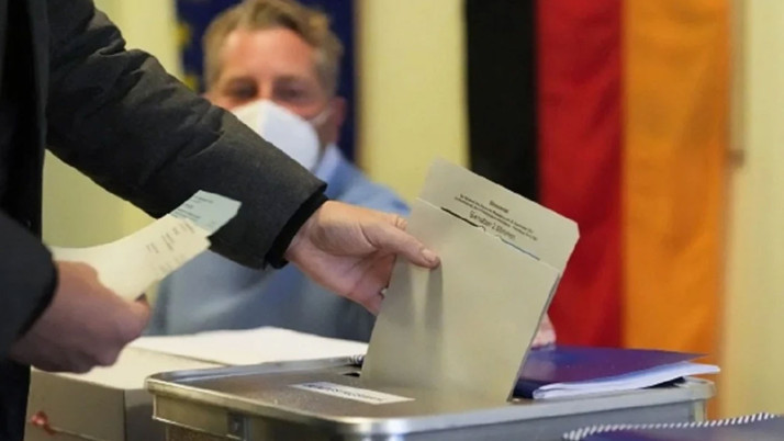 Almanya'da erken seçim: Seçmenler sandık başına gidiyor