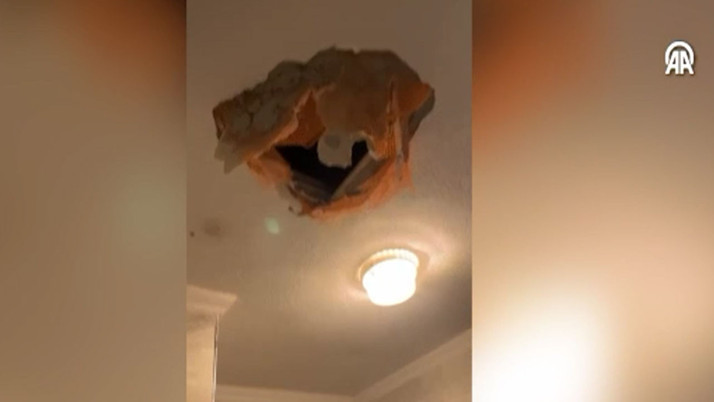 Tavanı delip eve girdi bıçakla saldırdı! Detaylar dehşete düşürdü