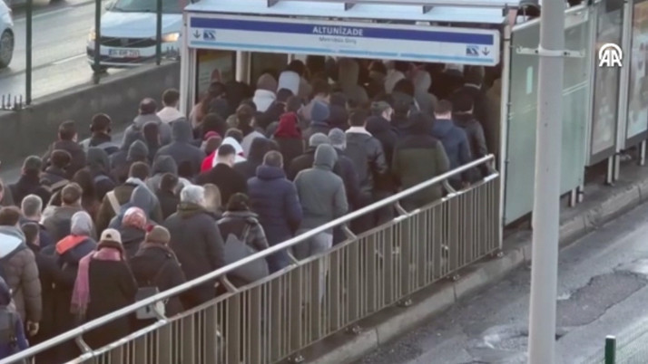 İstanbul'da haftanın ilk iş gününde trafik yoğunluğu yaşanıyor