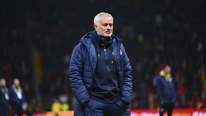 Mourinho'dan derbi yorumu: Herkes maymun gibi zıplıyordu