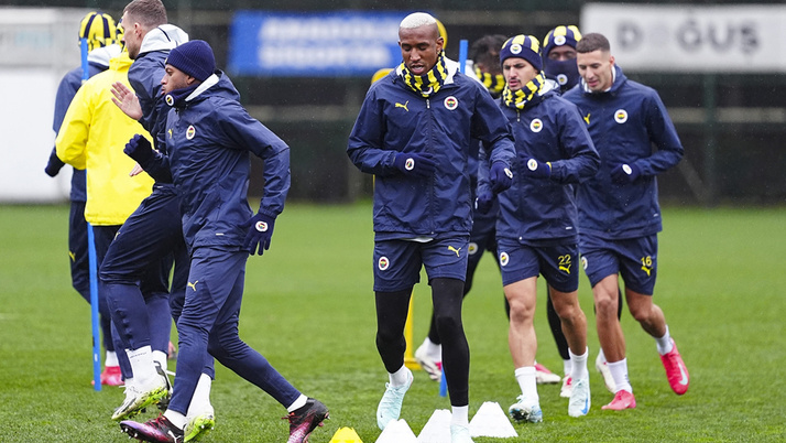 Kritik derbi öncesi Fenerbahçe'de ayrılık sinyali! Yıldız futbolcu taraftarı kızdırdı